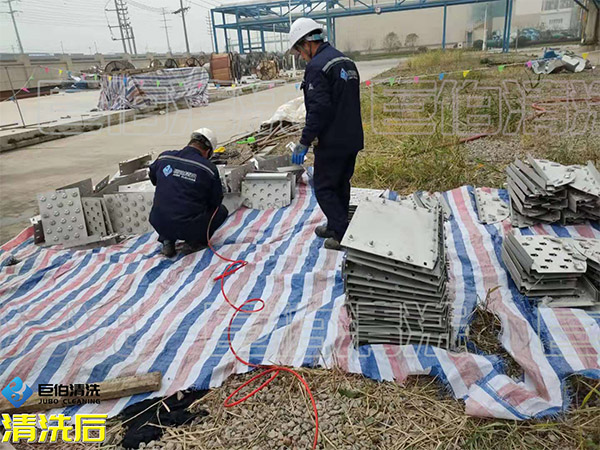 塔盘的超声波清洗现场